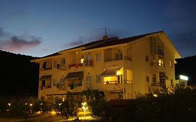 Hotel Zlatni Lav